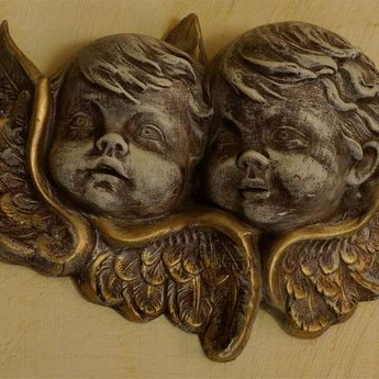 Figures of angels, Vezha Vedmezha Hotel