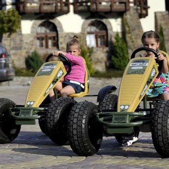 Дитячий відпочинок в Карпатах, дитячі автомобілі