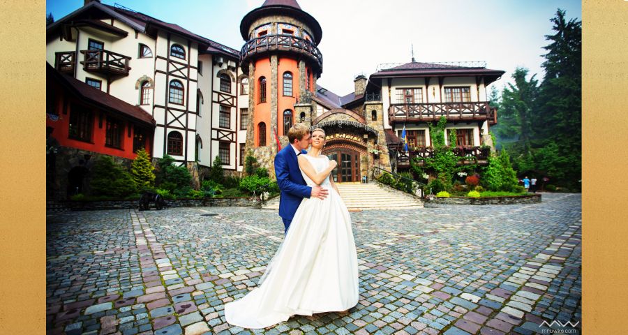 Розкішне весілля в готелі-замку Вежа Ведмежа в Карпатах
